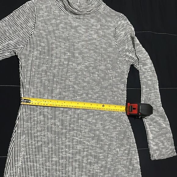 Midi dress with long sleeves - Picture 11 of 13